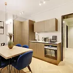 Thelander - Champs Elysees Serviced