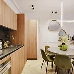 Thelander - Champs Elysees Serviced *
