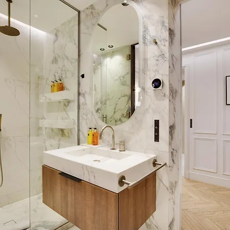 Thelander - Champs Elysees Serviced *