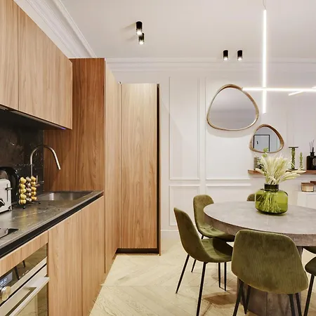 Thelander - Champs Elysees Serviced *