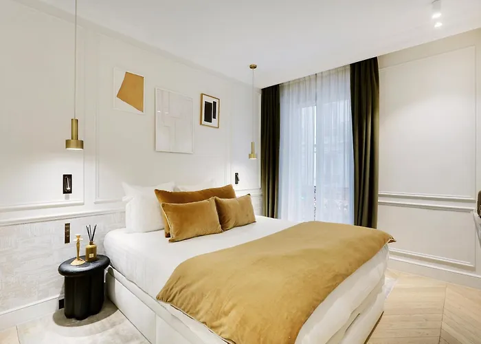 Thelander - Champs Elysees Serviced Apartmán *