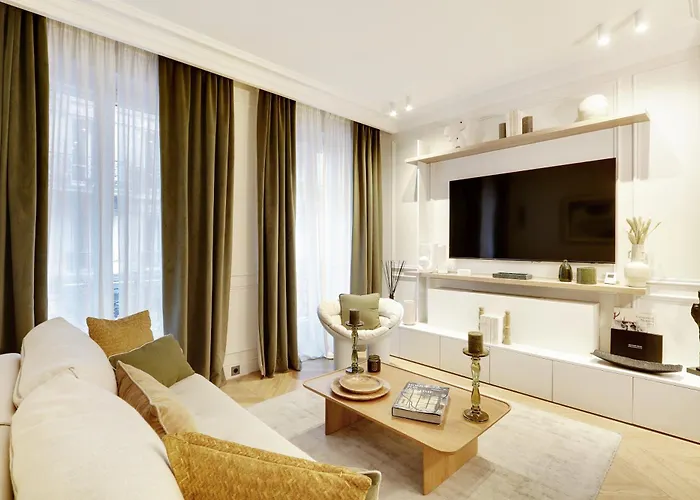 Thelander - Champs Elysees Serviced Apartmán *