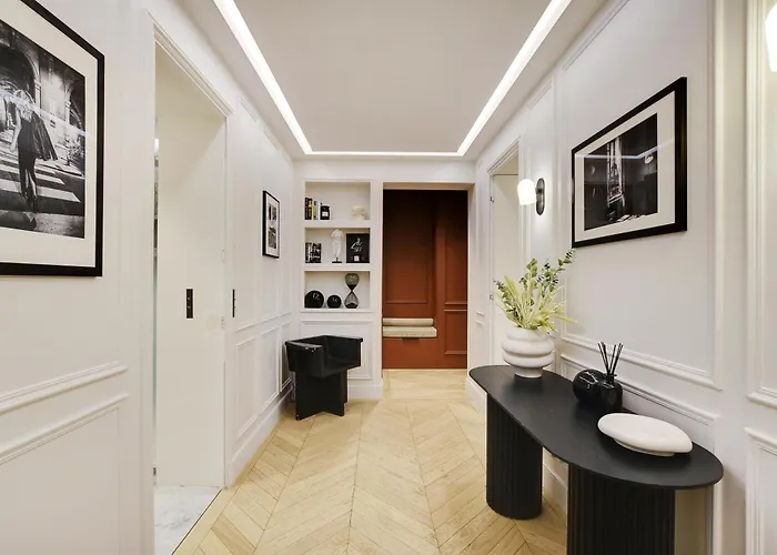 Thelander - Champs Elysees Serviced Apartmán *