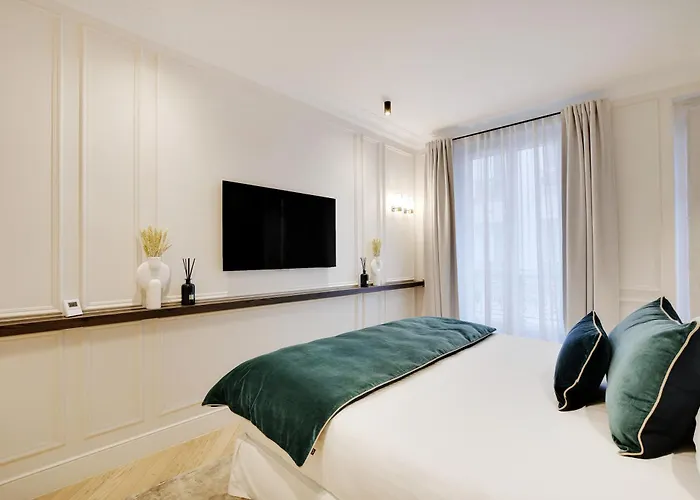Thelander - Champs Elysees Serviced *
