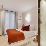 Thelander - Champs Elysees Serviced Apartmán *