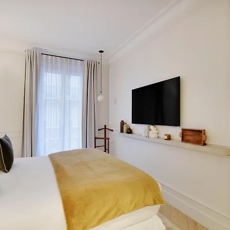 Thelander - Champs Elysees Serviced Apartman *