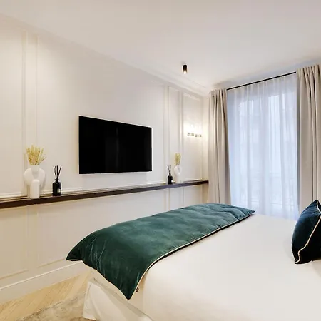 Thelander - Champs Elysees Serviced *